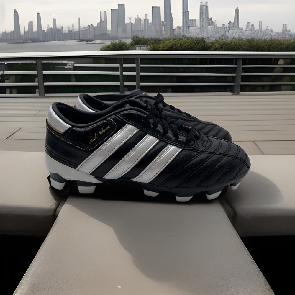 Adidas  Adinova Soccer Cleats  Kids‎ 1.5